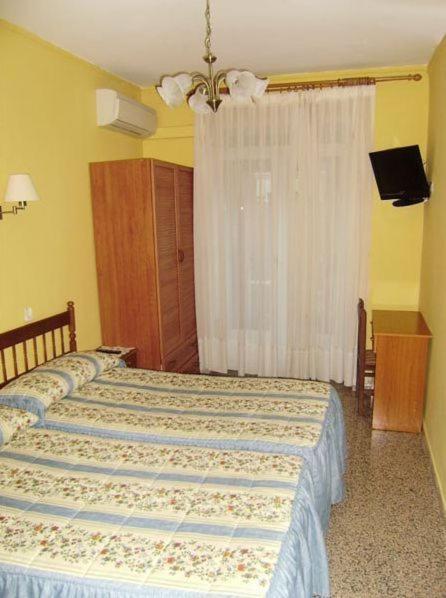 Hostal Miguel Angel Madrid Rum bild