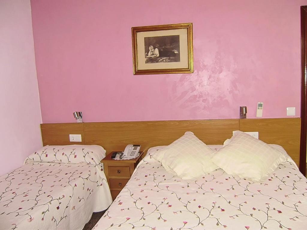 Hostal Miguel Angel Madrid Exteriör bild
